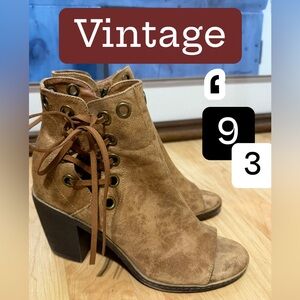 Vintage 93 Gina Peep Toe Heeled Bootie Women Size 9 Medium 
Vintage 93
